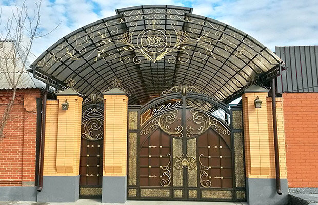 Купить или заказать ворота для дома с навесом - стильные и надежные решения для вашего участка в Кашире от 42854 руб | ВоротМастер-Кшр